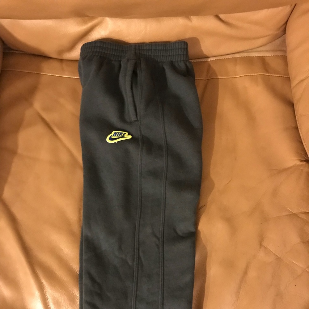 1 pair of grey Nike boys pants